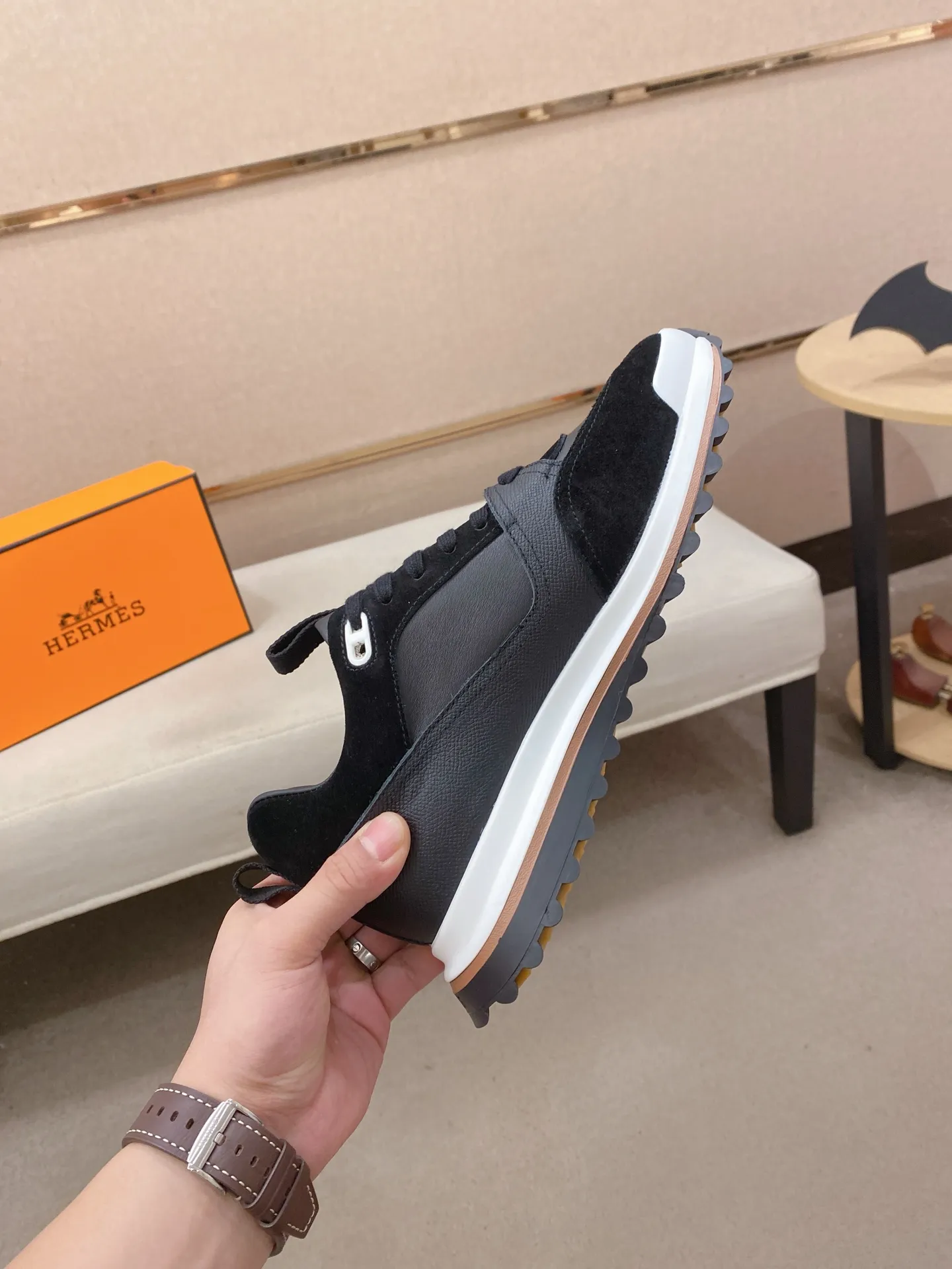 Men's clothing and shoes💰: 520💰《HERMES》【Classic original single version】Hermès; top 🔝purchasing agent🔍🔍men's latest 🇺🇸 counter sales simultaneously, original imported from Italy ▲▲first-layer cowhide ▲▲ (high-end, nobility, class) times) Exquisite workmanship (Italian 🇮🇹Imported water-dyed 🐂cowhide lining) sole: Original sole provided by the original factory, ⚠️exclusive double-layer activity·TPR·rubber·combined molded outsole; super comfortable·wear-resistant·non-slip·environmental protection The real thing is more beautiful if you take the real thing (high quality, follow the order), you can enter and exit the counter at will * Number of yards: 38·39·40·41·42·43·44# (can be customized 45.)